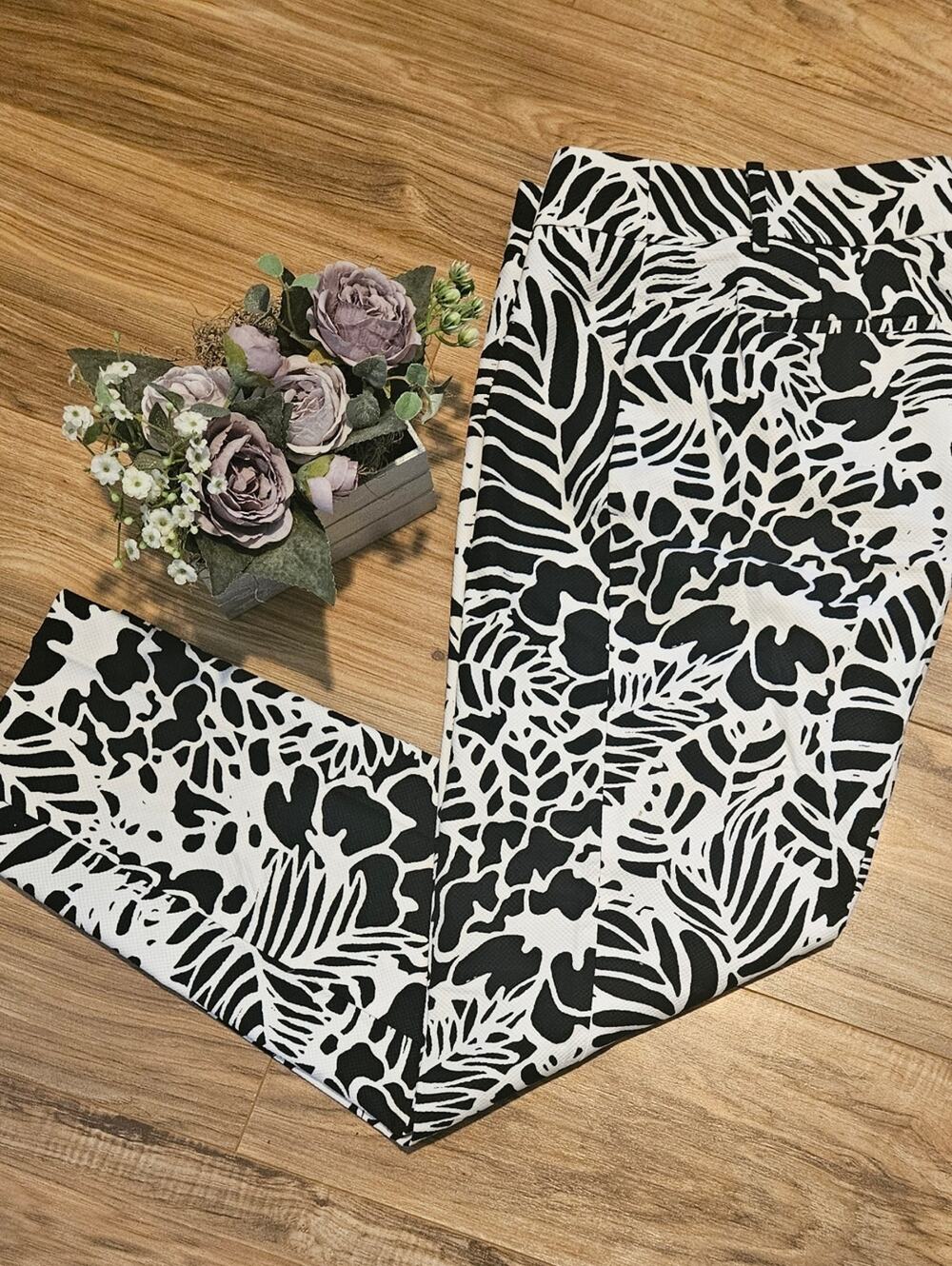 Talbots Woman's jungle floral print pants size 10